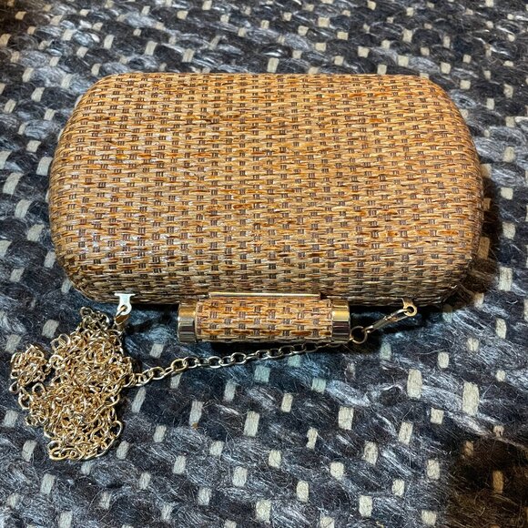Snap close straw rattan style clutch with optional gold tone strap - Picture 2 of 7